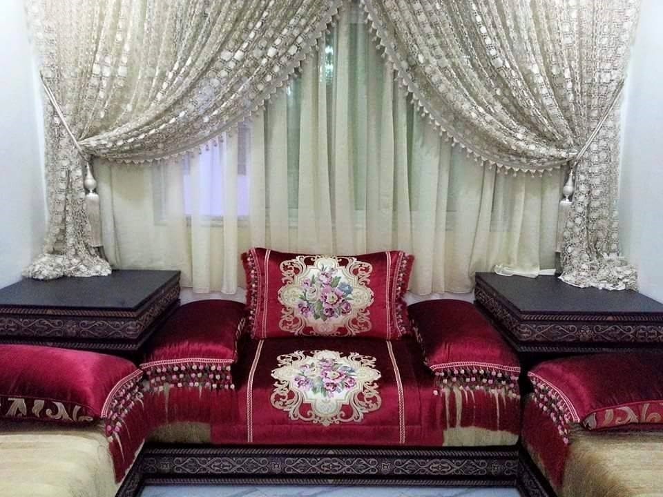 Salon marocain avec tissu bahja